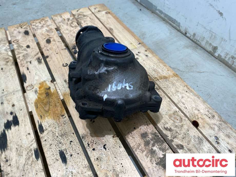 Kardang klokke foran til BMW 5-Serie 2003-2010 (E60/E61) (E60/E61) (31 50 7 528 417|)