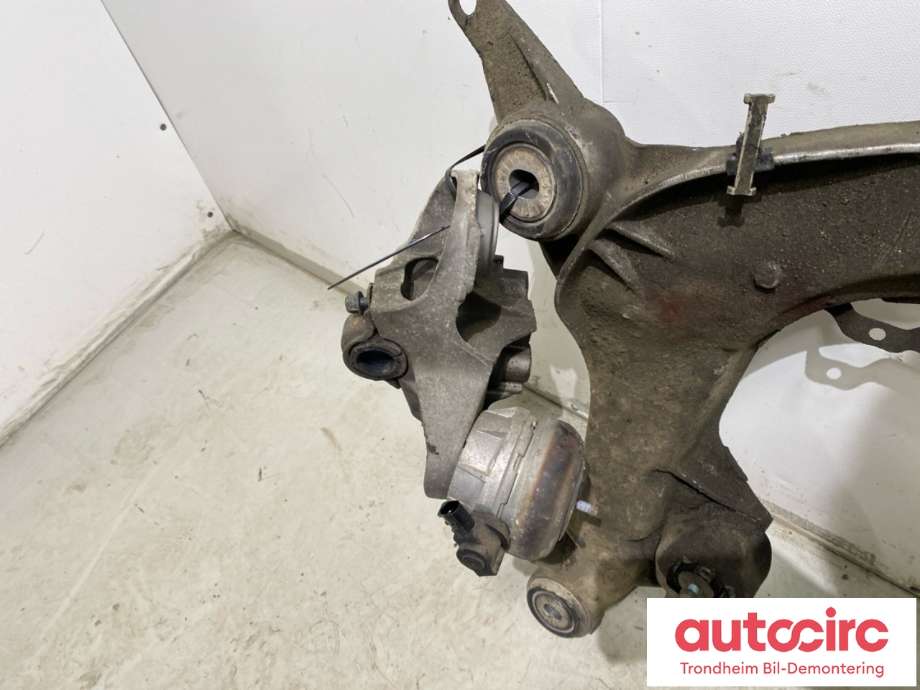 Travers foran hoved til Audi S6 1999-2003  (4B3 399 313 C|)