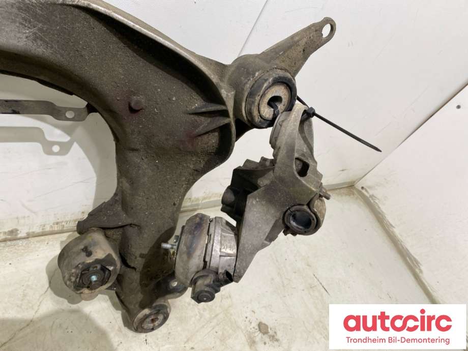 Travers foran hoved til Audi S6 1999-2003  (4B3 399 313 C|)