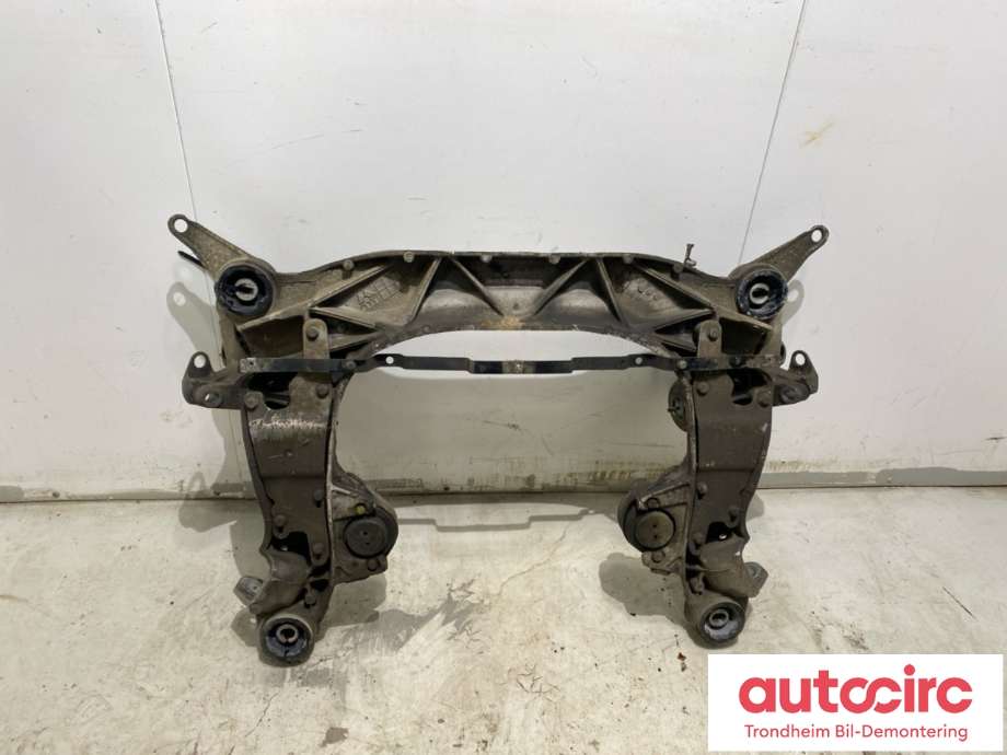 Travers foran hoved til Audi S6 1999-2003  (4B3 399 313 C|)