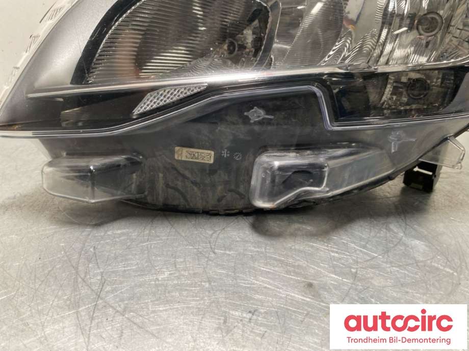 Frontlykt venstre halogen til Peugeot Expert 2016-->> (Type III)  (98 085 726 80|)