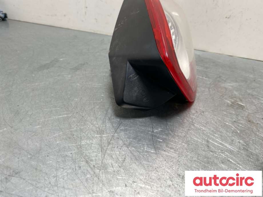 Baklykt høyre indre til Ford Kuga 2008-2012 (Type I)  (1545446|8V41-13A602-AD|)