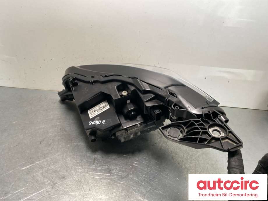 Frontlykt høyre full-LED til Peugeot e-2008 2019-->>  (VALEO|16 742 484 80|16 827 723 80|9841641980)