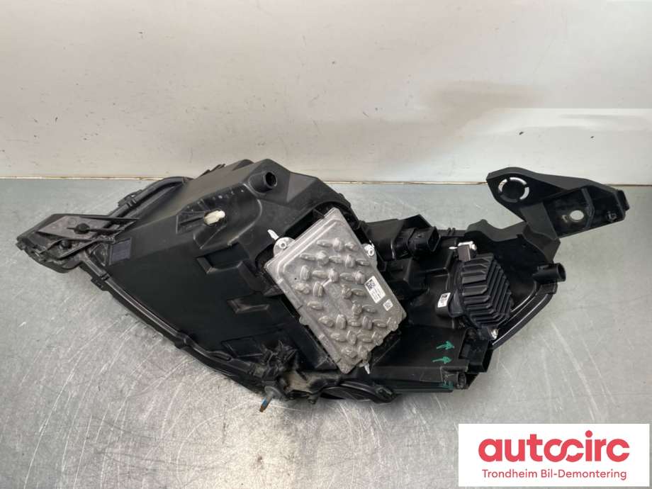 Frontlykt høyre full-LED til Peugeot e-2008 2019-->>  (VALEO|16 742 484 80|16 827 723 80|9841641980)