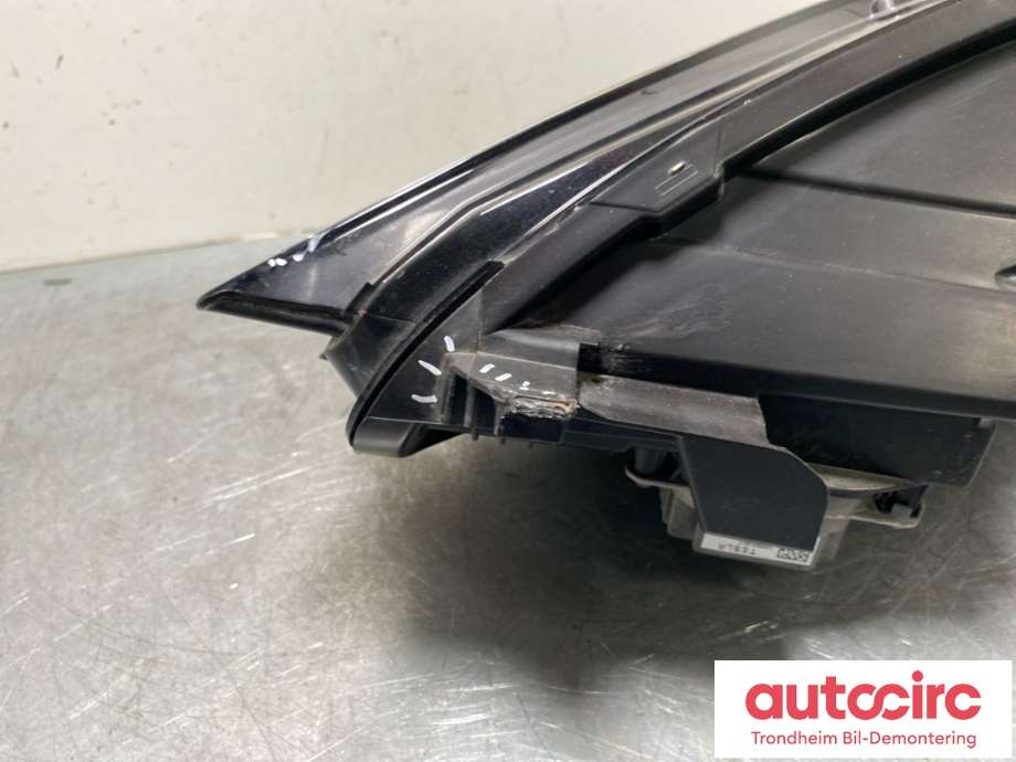 Frontlykt høyre full-LED til Tesla Model Y 2021-2024 (Type I)  (HELLA|1514953-10-D|)