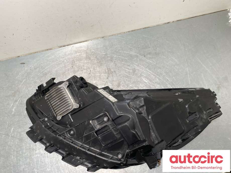 Frontlykt høyre full-LED til Tesla Model Y 2021-2024 (Type I)  (HELLA|1514953-10-D|)