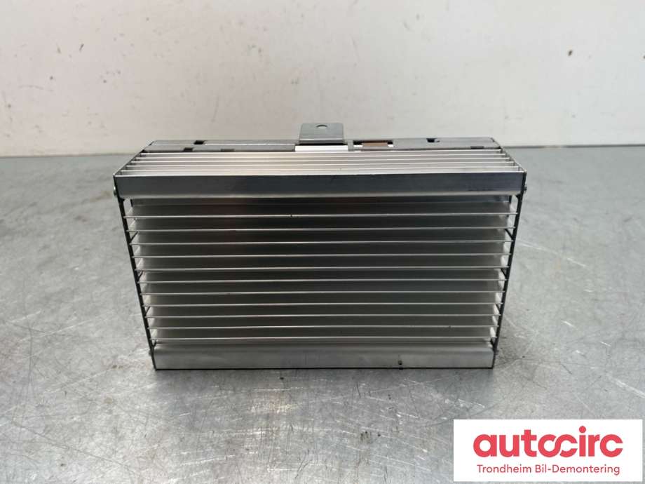 Bilstereo forsterker til BMW 5-Serie 2010-2017 (F10/F11) (F10/F11) (HARMAN/BECKER|9266355|65 12 9 312 592|)