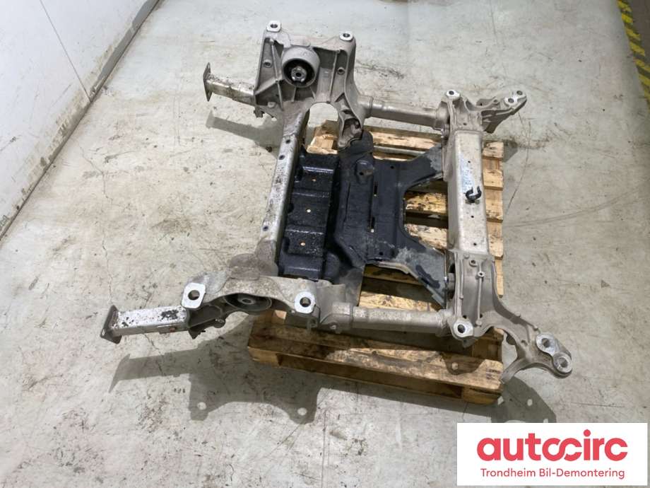Travers foran hoved til Audi e-tron 2018-->>  (4KE 399 313 C|)