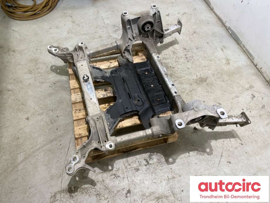 Travers foran hoved til Audi e-tron 2018-->>  (4KE 399 313 C|)