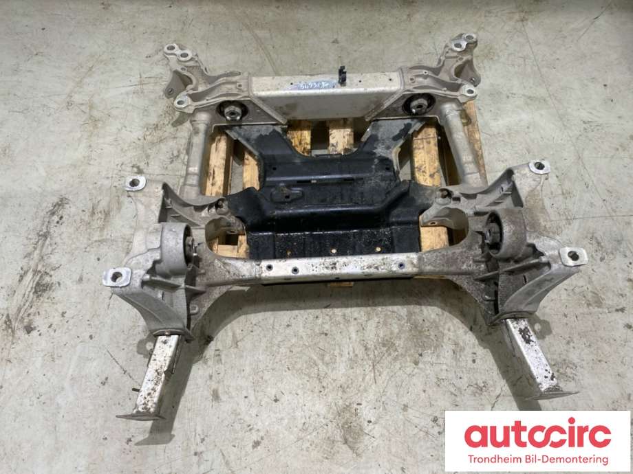 Travers foran hoved til Audi e-tron 2018-->>  (4KE 399 313 C|)