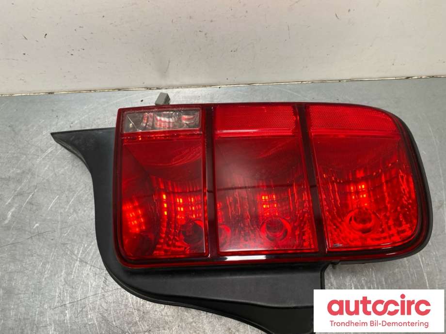 Baklykt venstre til Ford Mustang 2005-2014  (6R3Z-13405-A|6R3Z-13405-ACP|)