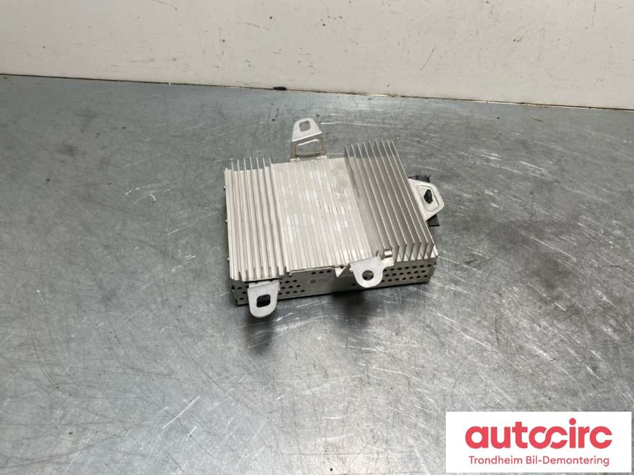 Bilstereo forsterker til Tesla Model Y 2024-->> (Type II) (1507152-01-B|)