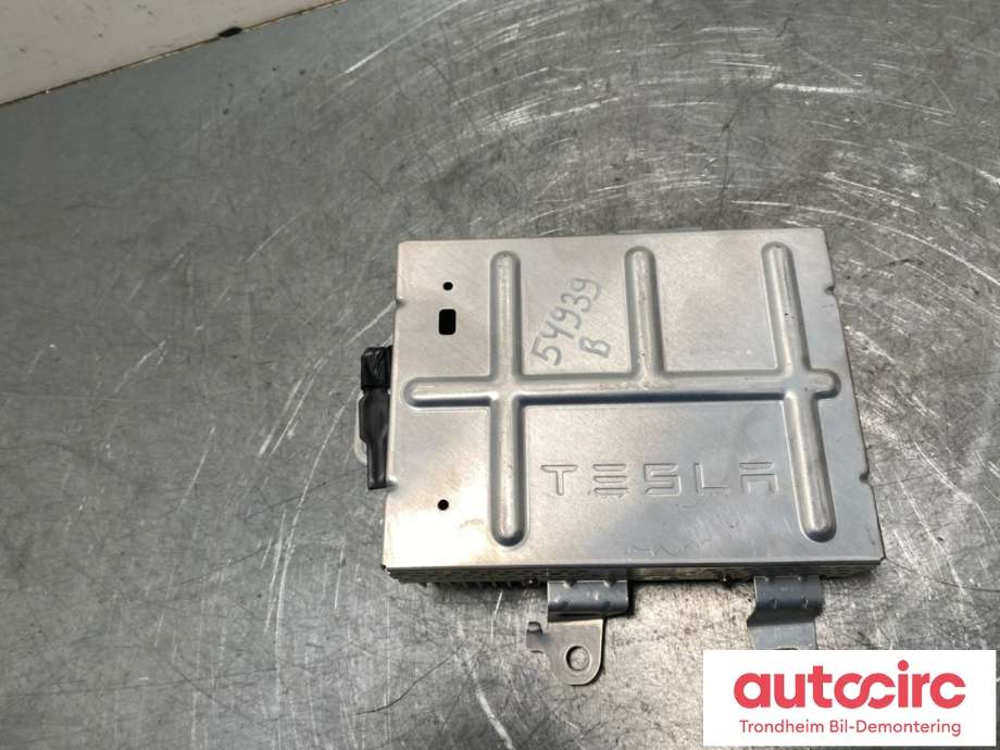Bilstereo forsterker til Tesla Model Y 2024-->> (Type II) (1507152-01-B|)
