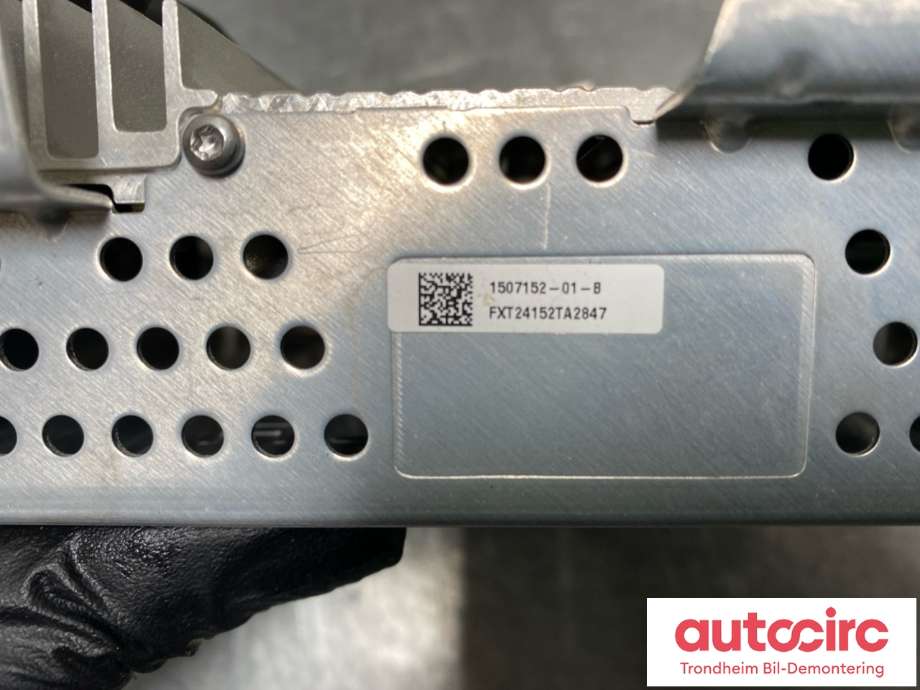 Bilstereo forsterker til Tesla Model Y 2024-->> (Type II) (1507152-01-B|)