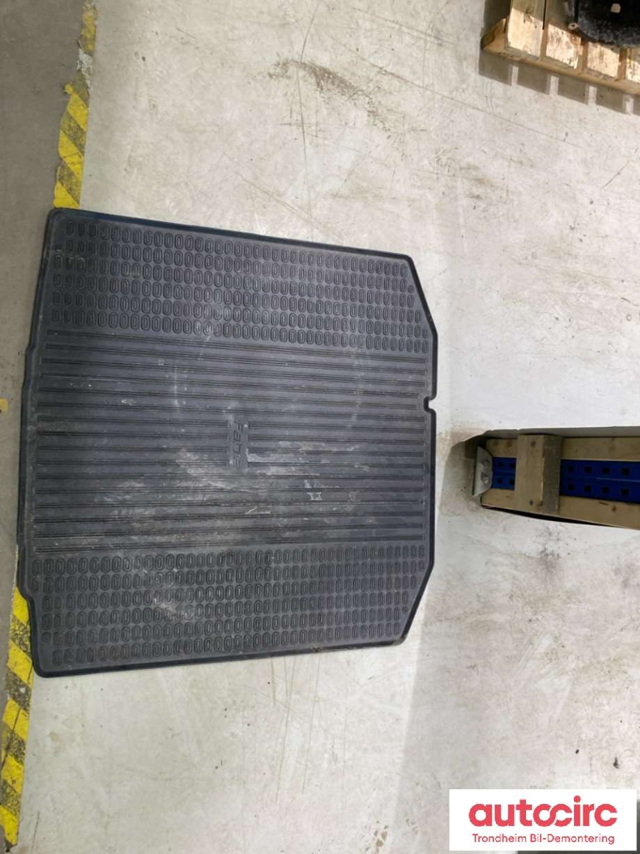 Bagasjerom teppe/gulvplate til Škoda Fabia, 2014-2021 (Type III)  (DCD 720 001)