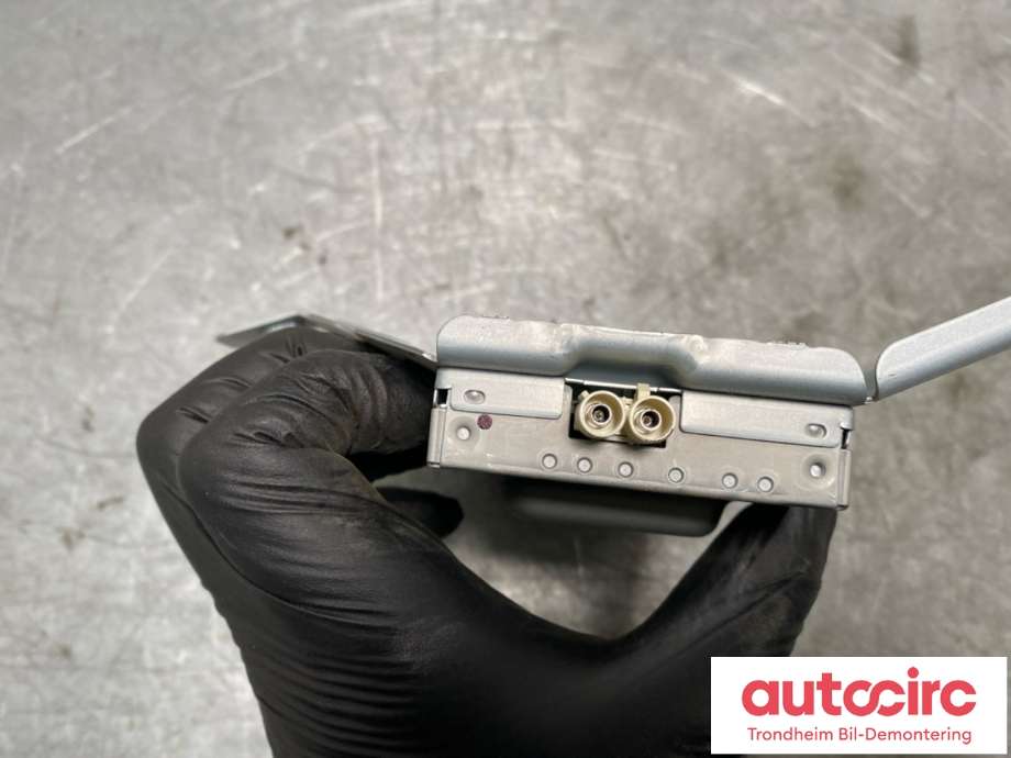 Antenne forsterker til Tesla Model Y 2024-->> (Type II)  (1527973-00-E|)