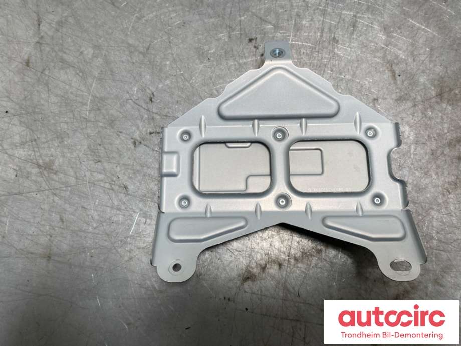 Antenne forsterker til Tesla Model Y 2024-->> (Type II)  (1527973-00-E|)