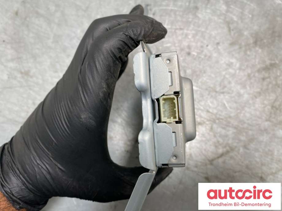 Antenne forsterker til Tesla Model Y 2024-->> (Type II)  (1527973-00-E|)