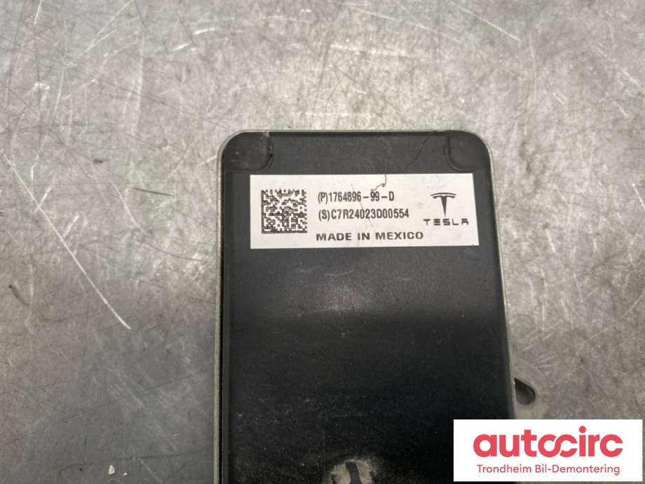 Styreenhet hengerfeste til Tesla Model Y 2024-->> (Type II)  (1764896-99-D|)