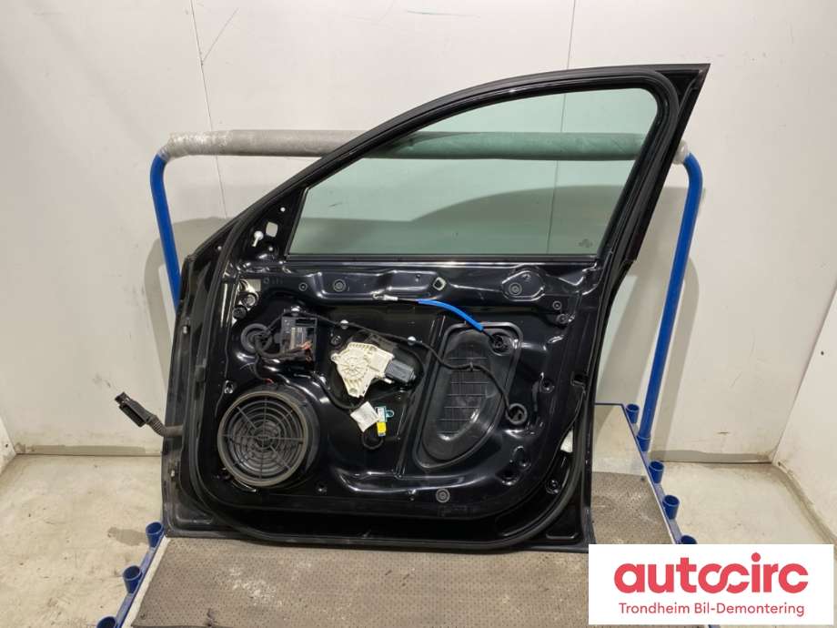 Dør høyre foran til Audi A4 2007-2014 (Type IV) (B8) (B8) (8K0 831 052 J|)