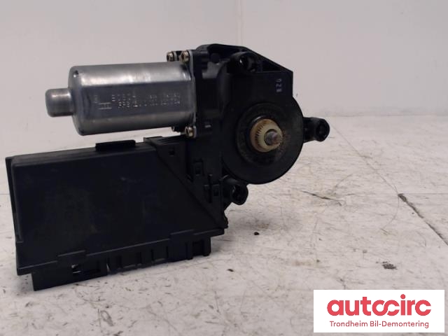 Ruteheis, kun motor, høyre foran til Audi A4 2001-2004 (Type II) (B6) (B6) (BROSE.. SIEMENS|8E1959802B|105841103|8E1959802G)