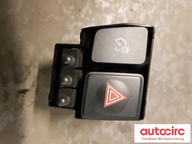 Bryter nødblink til Toyota Prius +7, 2012-2020 (Type III) (stasjonsvogn) (stasjonsvogn) (..|8433047040)