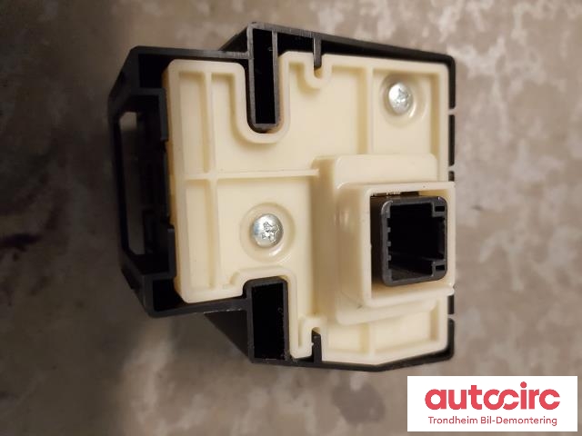 Bryter nødblink til Toyota Prius +7 2012-2020 (Type III) (stasjonsvogn) (stasjonsvogn) (..|8433047040|84330-47040|75F218)
