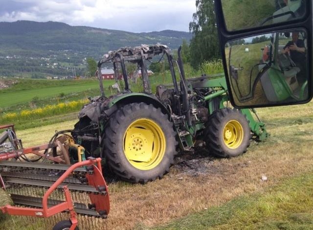 Traktor John Deere 6320 0-->> , Motorkode: 4045TL071, Girkassekode: 