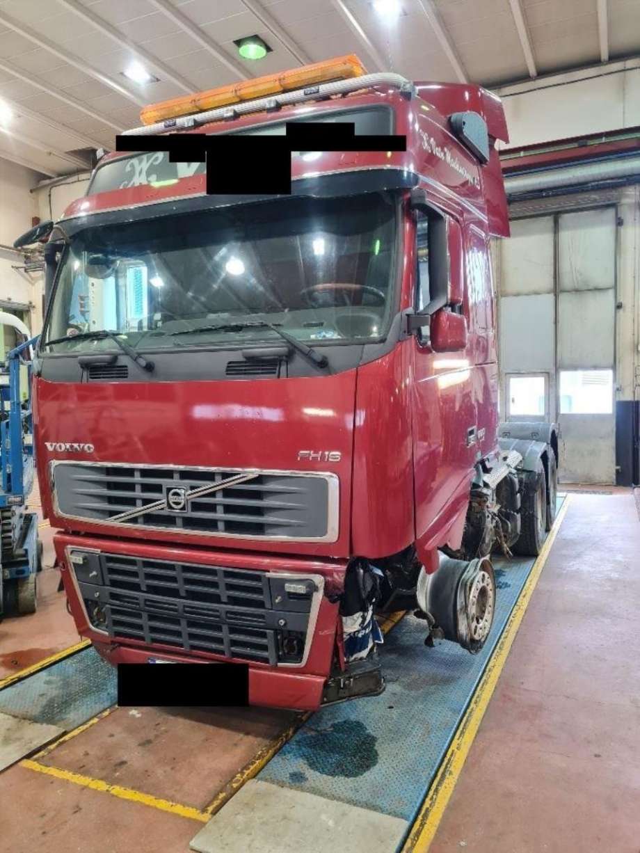 Lastebil Volvo FH 2002-2008 (Versjon 2) (Versjon 2), Motorkode: D16E660, Girkassekode: ATO3112C