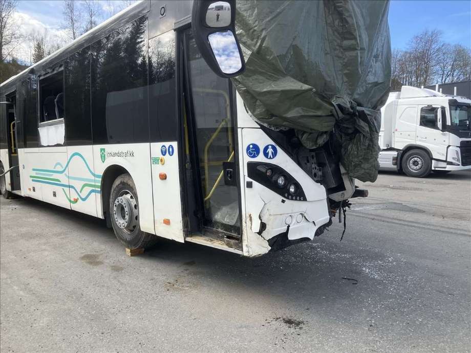 Buss Volvo 8900, 2012->>  delebil , Motorkode: D8K320 (K2), Girkassekode: AT2412F
