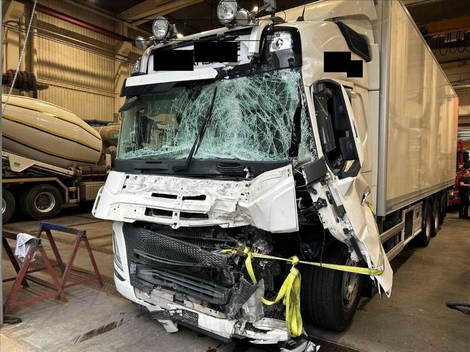 Lastebil Volvo FM 2021-->> (Versjon 5) delebil , Motorkode: D13K540 K7-A, Girkassekode: AT2612F