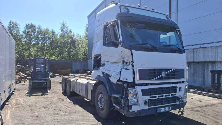 Lastebil Volvo FH 2002-2008 (Versjon 2) delebil , Motorkode: D13A520, Girkassekode: TA2512C