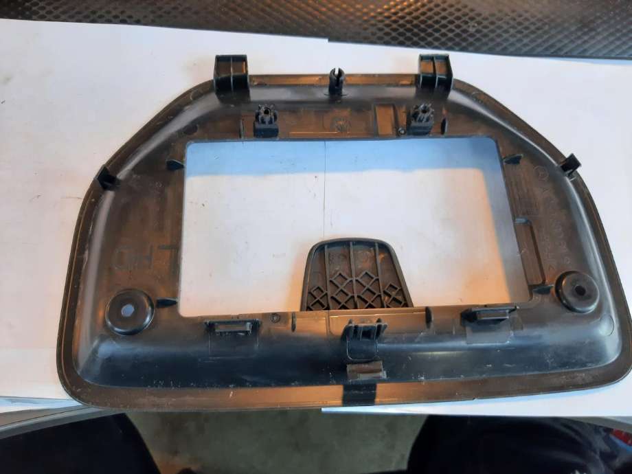 Dashbord trådløs mobillader til Lastebil Mercedes Actros 5 2019-->>  (MB|A9606808191|)