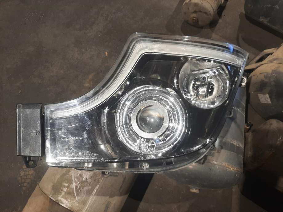 Frontlykt venstre xenon til Lastebil Mercedes Actros 5, 2019-->>  (MB / KOITO|A9618206639)