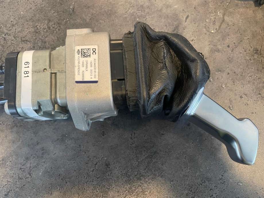 Håndbrekk til Lastebil Mercedes Actros 4 2011-2018  (MERCEDES-BENZ|A0044306181|)