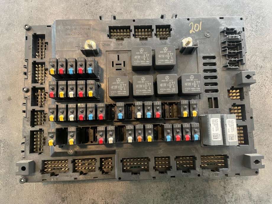 Sikringsboks til Lastebil Mercedes Actros 4, 2011-2018  (MERCEDES-BENZ|A0014463658)