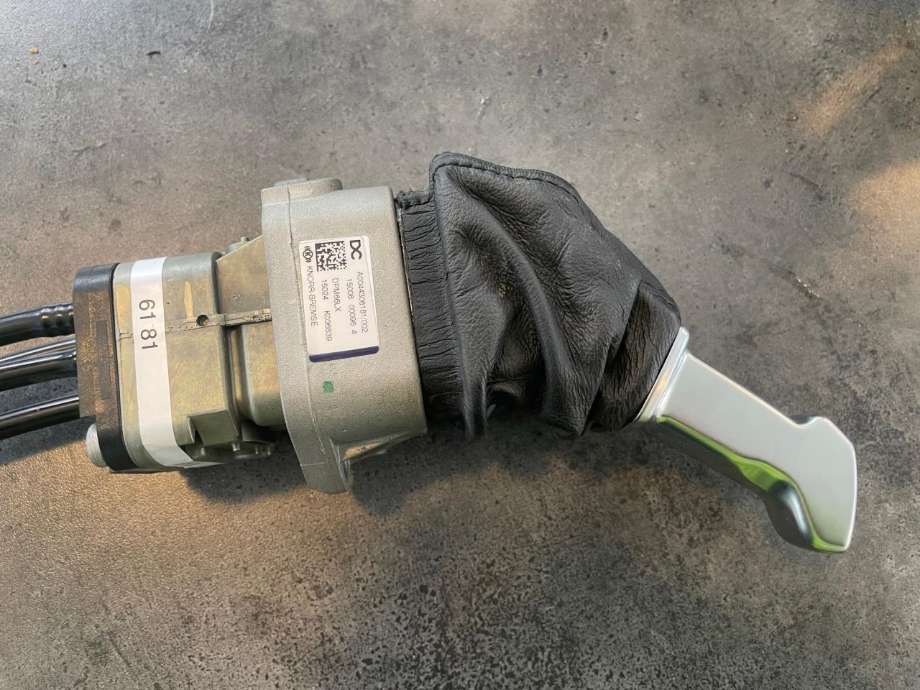 Håndbrekk til Lastebil Mercedes Actros 4 2011-2018  (MERCEDES-BENZ|A0044306181|)