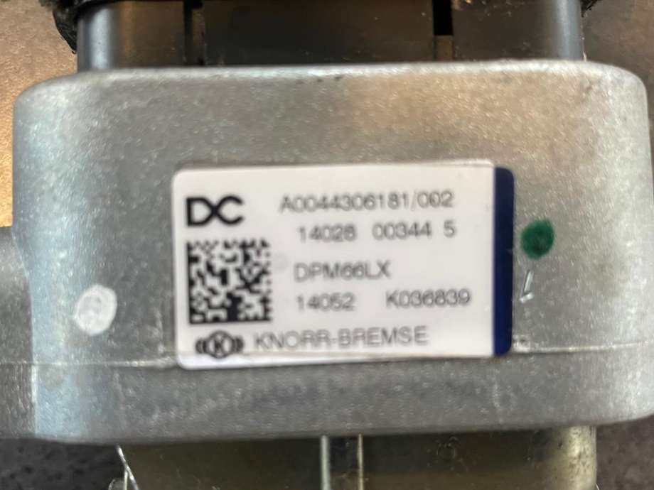 Håndbrekk til Lastebil Mercedes Actros 4 2011-2018  (MERCEDES-BENZ|A0044306181|)