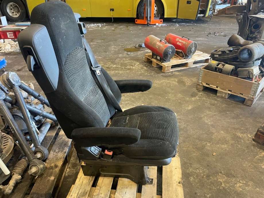 Sete foran venstre til Lastebil Mercedes Actros 4 2011-2018  