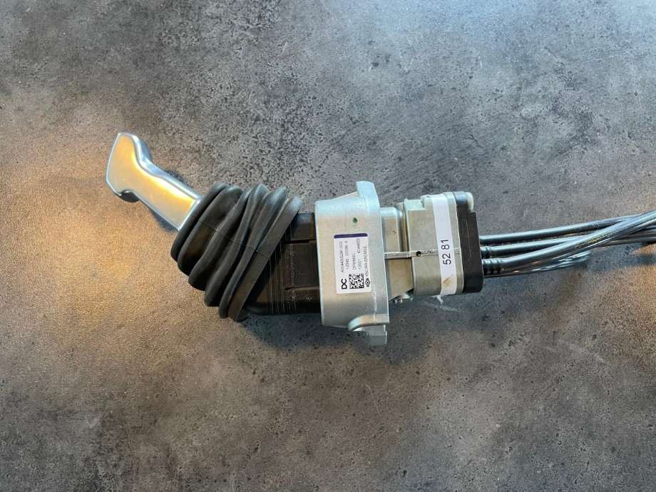 Håndbrekk til Lastebil Mercedes Actros 4, 2011-2018  (MERCEDES-BENZ|A0044305281)