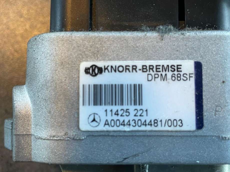 Håndbrekk til Lastebil Mercedes Actros 4 2011-2018  (MERCEDES-BENZ|A0044304481|)