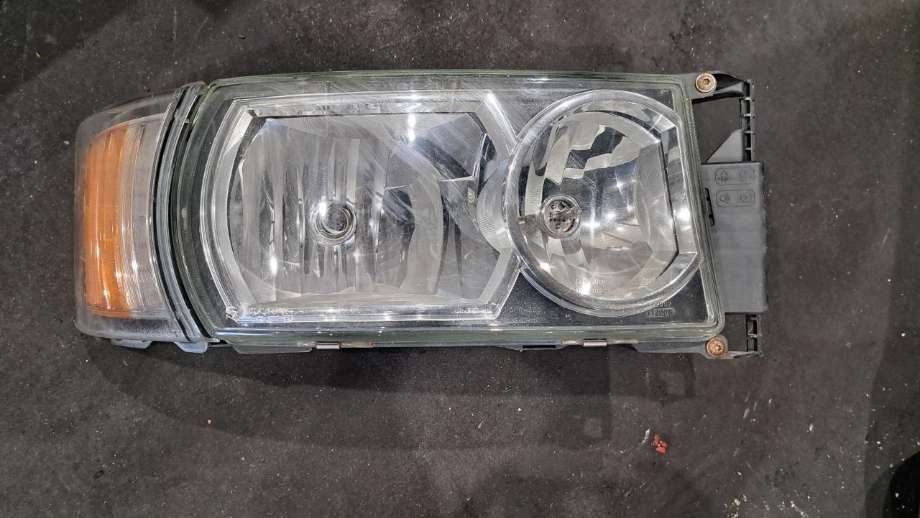 Frontlykt høyre halogen til Lastebil Scania PGRT-Serie R, 2003-2015  (SCANIA|)