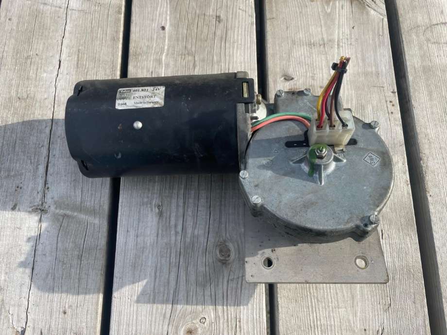 Viskermotor frontrute til Buss Volvo 9700S 2002-2007 (versjon 1)