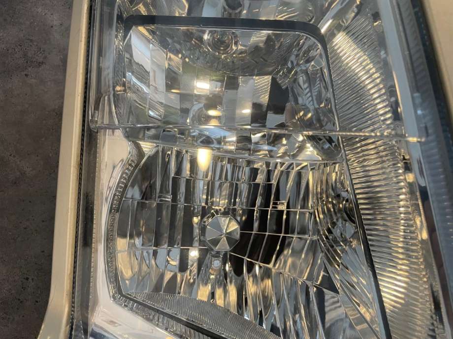 Frontlykt høyre halogen til Lastebil Volvo FM 2009-2013 (Versjon 3) (Versjon 3) (VOLVO|21094520|)