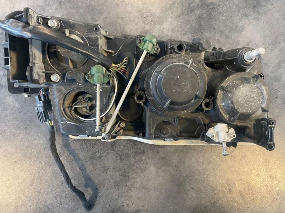 Frontlykt høyre halogen til Lastebil Volvo FM 2009-2013 (Versjon 3) (Versjon 3) (VOLVO|21094520|)
