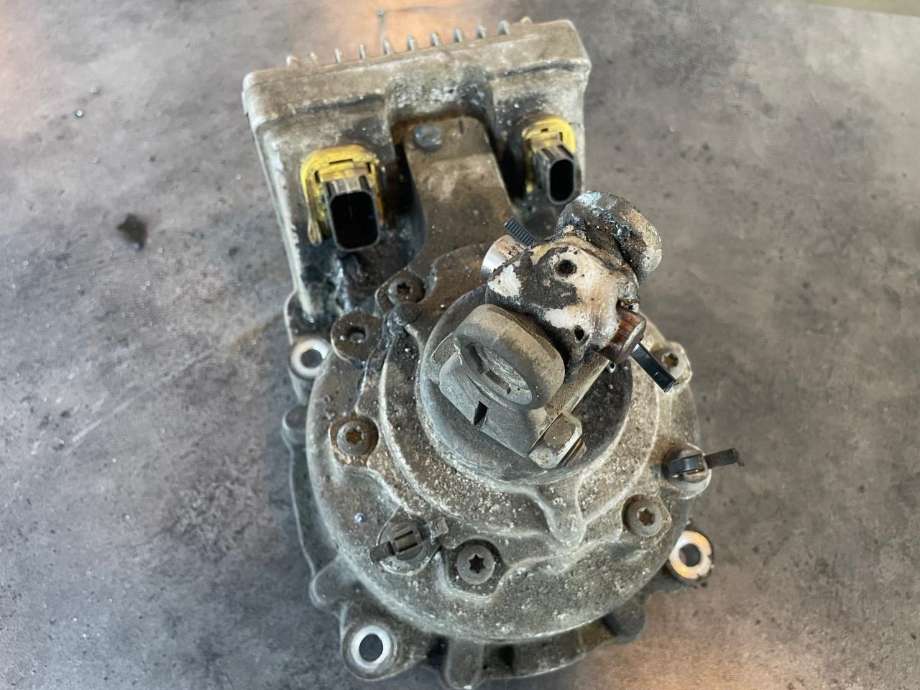 Servo pumpe elektrisk til Lastebil Volvo FMX II 2013-->>  (VOLVO|23444205|)
