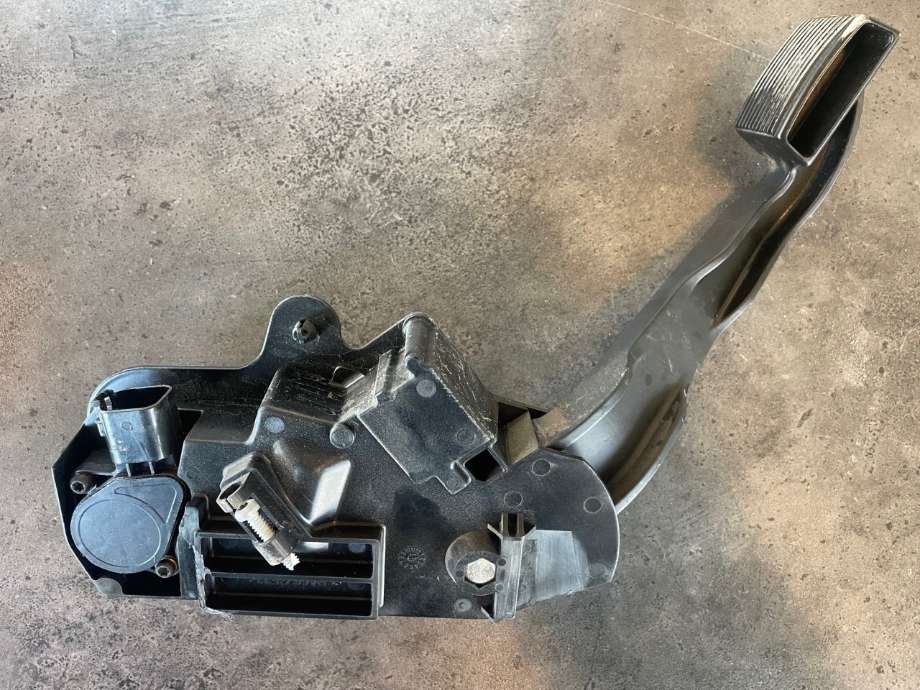 Pedal gass til Lastebil Renault D-Serie 2014-->>  (7484557628|7423328371|)