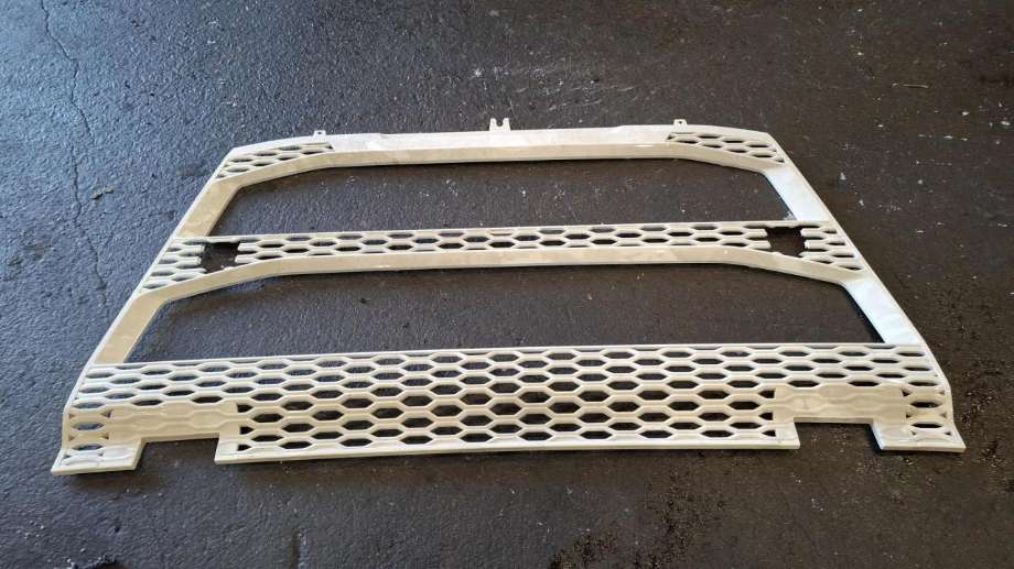 Grill midt til Lastebil Volvo FH, 2021-->> (Versjon 5) (Versjon 5) (78682038)