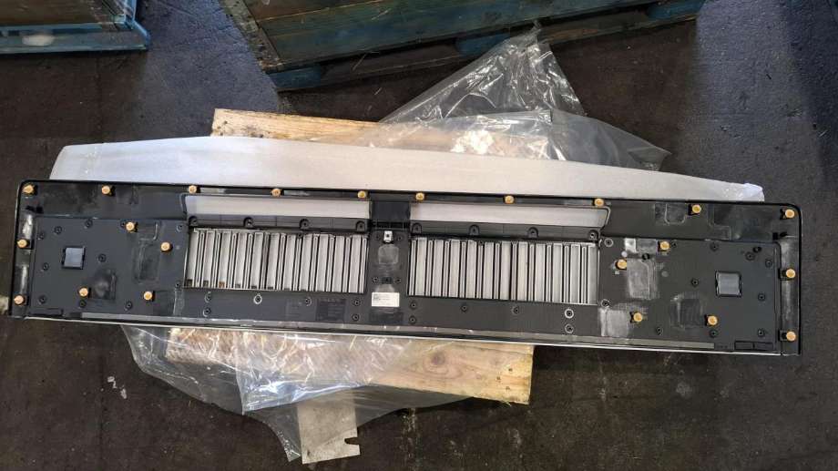 Grill midt til Lastebil Volvo FH 2021-->> (Versjon 5) (Versjon 5) (23832900|)