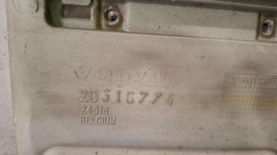 Grill midt til Lastebil Volvo FH 2002-2008 (Versjon 2) (Versjon 2) (20516774|20516775|)